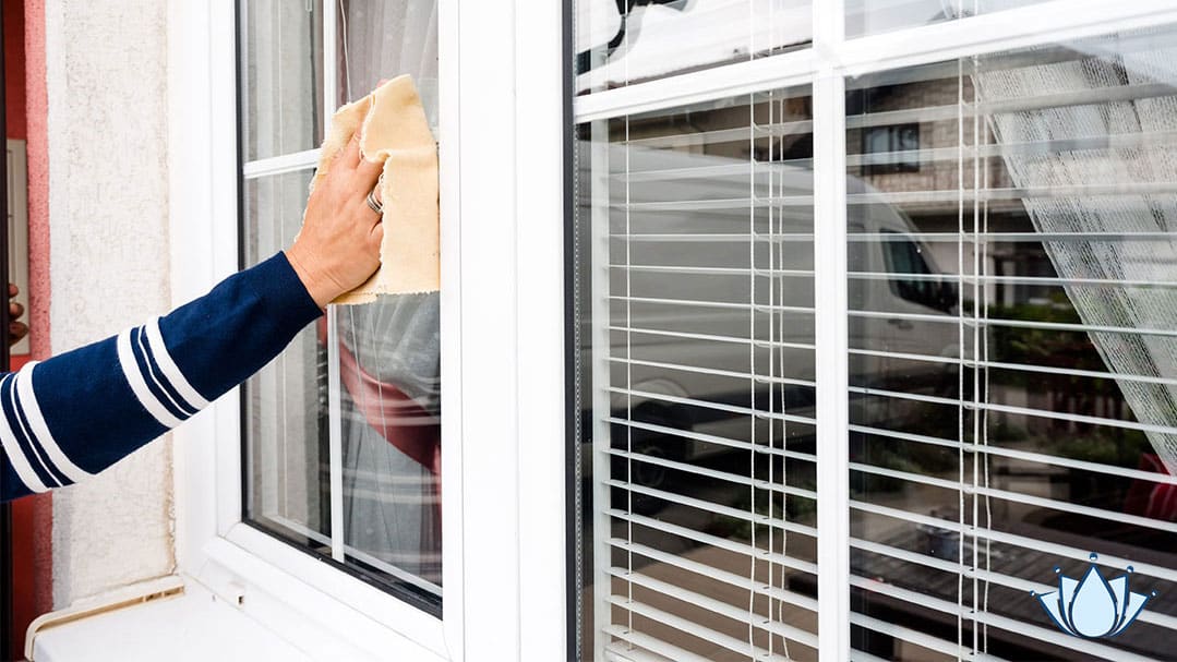 Hoe maak je kunststof kozijnen schoon?